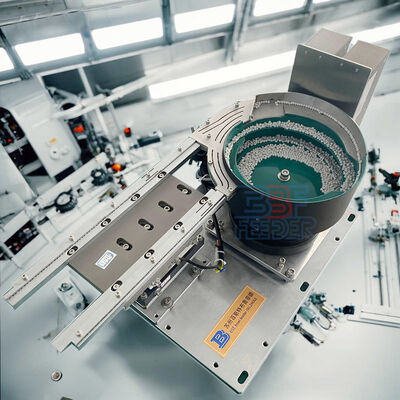 เครื่องป้อนแบบสั่นสะเทือนเคลือบเงาหรือ PU สีเขียวหรือตามความต้องการของลูกค้า โซลูชันการป้อนชิ้นส่วนอัตโนมัติ