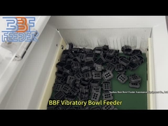 เครื่องป้อนถ้วยสั่นกันเสียง อะไหล่พลาสติกขนาดใหญ่ เครื่องป้อนถ้วยยก