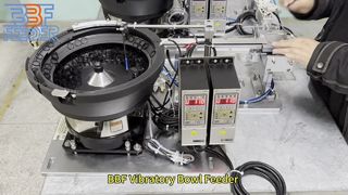 ผู้ผลิตจีนเครื่องป้อนชามแบบสั่นสะเทือนเครื่องป้อนแหวนสแน็ปพลาสติกแบบกำหนดเองที่มีความแม่นยำสูง